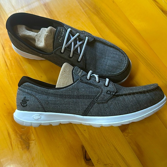 NIB** Skechers slip in size 9 - Picture 1 of 7